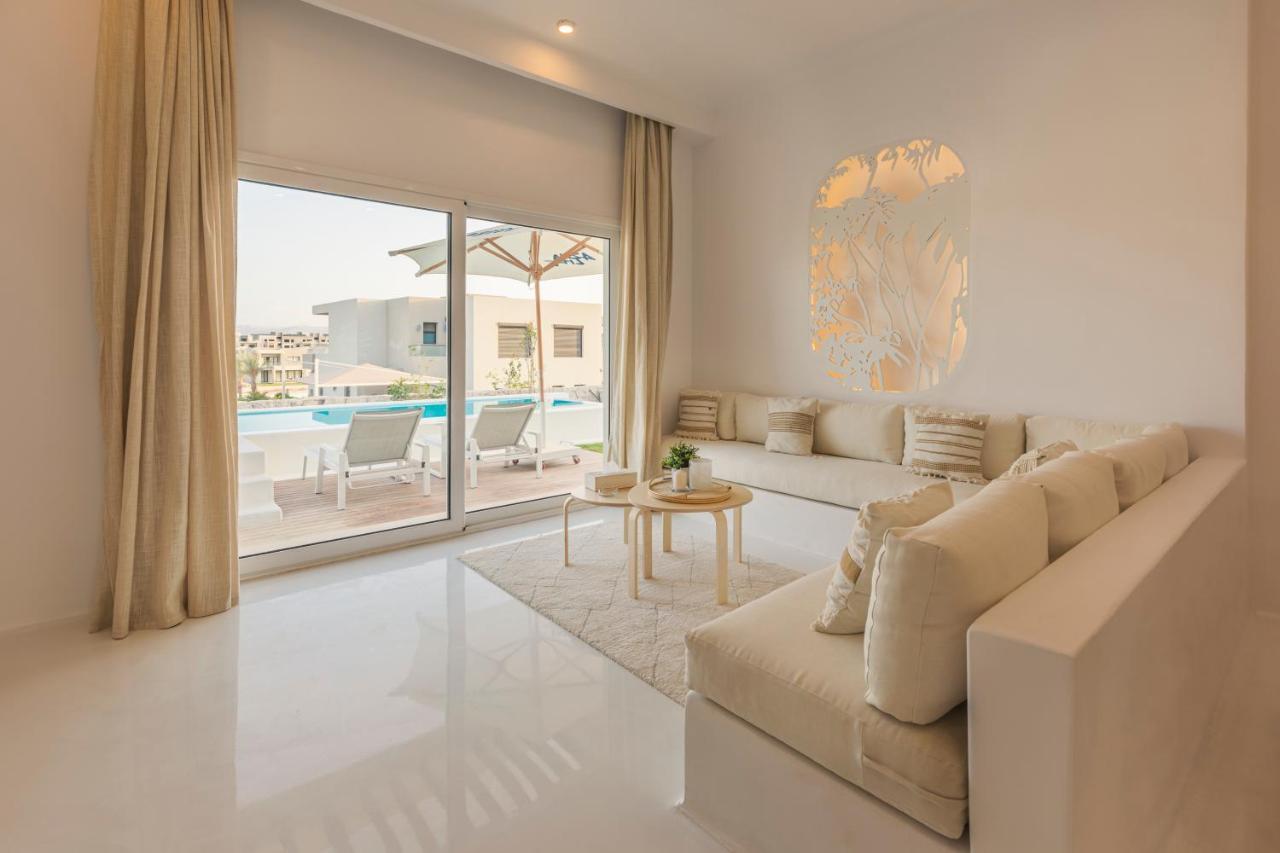 Tanoak Resort عين السخنة المظهر الخارجي الصورة A living room at the hotel